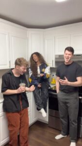 Tori Kelly Instagram - riffing in harmony with @torikelly & @jonathantilkin was most certainly not on my 2023 bingo card 😭🫶🏻 #sing #singing #dontyouworryboutathing #torikelly ib: @_trendfriends 🤍