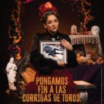 Sherlyn Instagram - En este altar, recordamos las vidas perdidas en las plazas de toros. 🙏🕯️ @sherlyny se une al llamado para poner fin a esta cruel tradición. El verdadero espíritu mexicano reside en la tradición, la familia y la compasión. 💔🐃 #DiaDeLosMuertos #EndBullfighting

Vestuario: @annaruiz.mia

Maquillaje y cabello: @ildegoncalves

Manicura: @nailsbydonnad

Management:
@palomeragroup
@alejandrapalomera