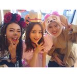 Nozomi Sasaki Instagram - .
まず初めに、中途半端なピーチで、すみません😂
ウィッグも買いに行こうかと思ったけど、お店が混んでて諦めました…🙏
仲良しお友達家族のお家でハロウィンパーティ🎃🎈
たまたま遊ぶ約束をしていたのだけど、ハロウィンが近かっため、子供も大人も仮装を楽しみました👻
2枚目は加工アプリで🤣

楽しかったなぁ✨
沢山美味しいご飯も用意してくれて感謝♡

あ、ピーチの仮装は子供のリクエストですからね🥹笑
言われてやるしかないと思って頑張りました💦