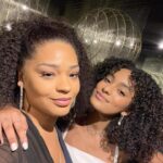 Juliana Alves Instagram - Soube que ela vai realizar mais uma conquista especial!
@liviasilva está no elenco da nova versão da novela Renascer na Globo! 
Eu amei a primeira versão e agora não vou perder! Que alegria!!❤️👏🏾👏🏾👏🏾✨

Por enquanto, podemos apreciar essa preciosidade no filme PRIMAVERA- Um Ano Inesquecível no PrimeVideo
Onde somos mãe e filha em conflito, um filme lindo e muito especial pra mim!

Voooaaaaa, minha linda! Você merece o mundo!!!
Amo vcs @luciasantosof ❤️❤️
#TBT