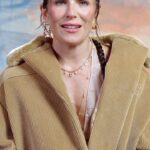 Karla Souza Instagram - ¿Qué mujeres inspiran a #KarlaSouza? #AzulAlmazán es una de ellas y en este episodio de ‘Latinas On Top’ nos lo revela y comparte la importancia de visibilizar las cargas invisibles con las que cargan las mujeres a diario. 
¡Encuentra el video completo en nuestro link en bio! ✨

📹: CNE