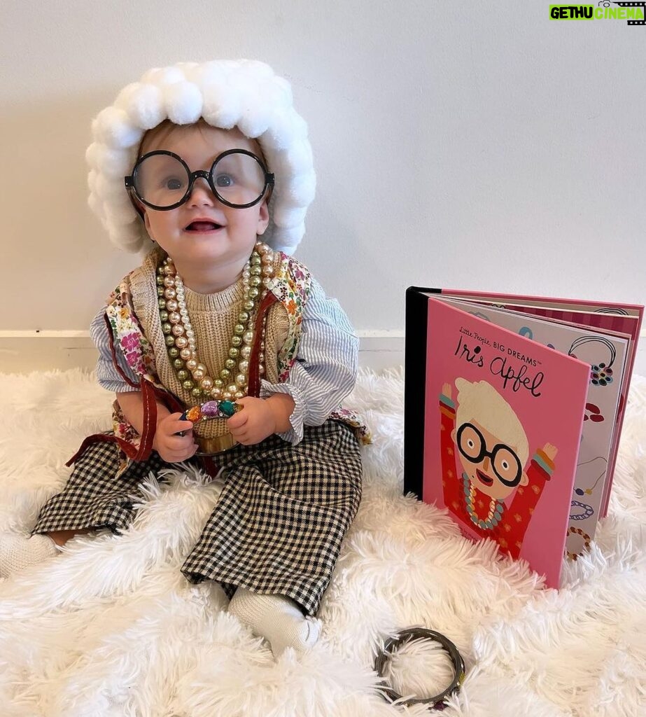 Iris Apfel Instagram - The spooky celebrations continue! 👻🍭🌟🎃 #halloween