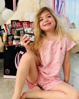 Jésica Cirio Instagram - Hoy cumplís un año más. Y solo quiero agradecerte porque con tu llegada me hiciste la persona más feliz y más completa! 😁 No solo me haces feliz, sino que cada día me enseñas a vivir y madurar. 
Vos haces que las cosas más duras y difíciles sean menos complicadas, con tu sonrisa y esos abrazos que me llenan el alma!!!
Siempre te voy a acompañar y siempre vamos a estar juntas ❤️😍🙏 
Que tengas un hermoso cumple🎂🎂