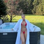 Mandy Rose Instagram - Enjoying my new @wellis.spa Monte Rosa Hot Tub wayyyy too much!! ☺️ 🛀🏿 it’s by far the best hot tub I have ever been in! Such a beautiful day 🙏🏻

@wellis.spa 
@wellisnewengland 
@usa_wellis 

#hottubs #spa #hottub #wellis #wellisspa #wellisnewengland #recovery #newyorkhottubs #connecticuthottubs #mandysacs
