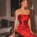 Jeannie Mai Instagram - When it comes to helping babies around the world, this Mommy was honored to stand alongside @baby2baby last night 👠Thank you @kellysawyer & @norahweinstein for not just changing lives, but also igniting hope for moms and children by providing the essentials of diapers, formula, and school supplies across the globe. $12 milly raised last night .. as honoree @salmahayek so poignantly said “All babies are our babies.” ❤️