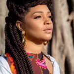 Juliana Alves Instagram - Relembrando uma parte dessa linda trajetória artística! Algumas personagens desses 20 anos de carreira! 

Já estou aqui trabalhando mais uma!

#ofício #atriz #atriznegra #novela #cinema #JulianaAlves