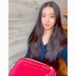Kōki Instagram - @esteelauder @esteelauderjapan 
#esteelauder #esteemodel 

エスティローダーを象徴する、この期間限定のコフレ　メークアップコレクション✨❤️
アドバンスナイトリペアやマイクロエッセンスローションBF 、新商品のアドバンスナイトクレンジングジュレなど豊富なスキンケア製品から、6色のアイシャドウパレット、リップメークアップアイテム4品など　11品のアイテムが入っています🥰

リップ: ガーネットディザイア
リップグロス　：033