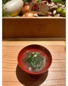 Nozomi Sasaki Instagram - 少し前になりますが…
京都旅🍁
一枚目〜5枚目は#食堂おがわ
2度目、ようやく来れました！
素材の美味しさを感じる料理でとっても美味しい。
4枚目のごろっとした生姜とさつまいもの天ぷらに、感動。
6枚目〜8枚目#uraiso
とても笑顔が素敵なお店の方々がいらっしゃる中で、食べる鍋料理は最高でした！和む…✨
わがまま言って、特別に作ってくださったクレソンの鍋（7枚目）がとても沁みました。
9枚目#大鵬
中華ですが、満足感があるのに全然もたれずにとても美味しかったなぁ✨

旅の美味しいご飯は幸せです☺️

#京都