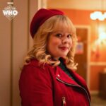 Nicola Coughlan Instagram - Here's your first look at @nicolacoughlan on set of #DoctorWho! ✨🎬

Find out more at the link in @bbcdoctorwho's story ↖️