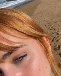 Clara Galle Instagram - Something new is coming!! (That’s why my hair looks like delicioussss peanut butter”🧡)