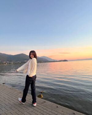 Han Hyo-joo Thumbnail - 476.6K Likes - Most Liked Instagram Photos