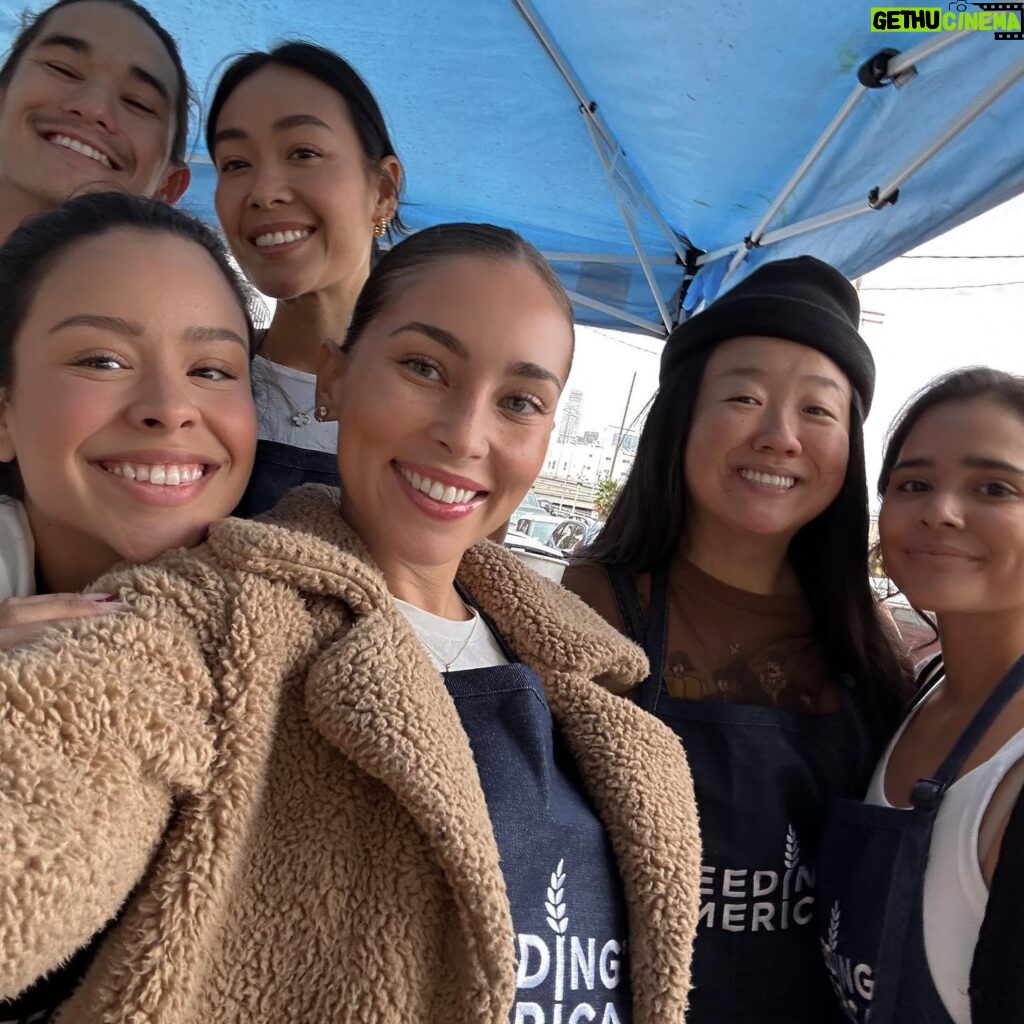 Cierra Ramirez Instagram - Best day with the best people! Thank you so much for having us @sfcla @feedingamerica 🖤🖤🖤 head to the link in their bio to find ways that you can help donate or volunteer!!