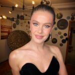 Burcu Biricik Instagram - Yeaayyy yeaayy yeayy ✌️

Make-up @cananhzl 🤩
Saç @rojinbotaann 💫
Styling @muhammetbozkurtt ✨
