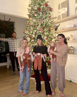 Jessie James Decker Instagram - These three little turkeys gonna be BFFs 🫶🏼