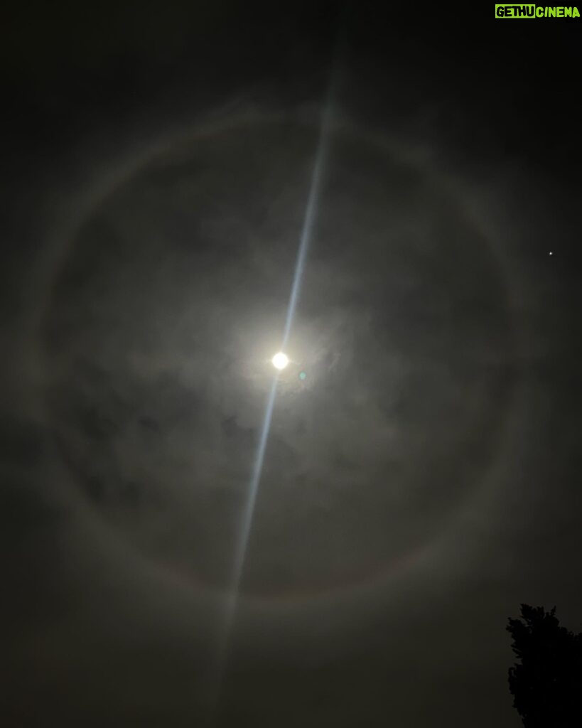 Camilla Luddington Instagram - Moon halo above our home tonight! Los Angeles, don’t forget to look up! 🌙