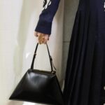 Fabiola Guajardo Instagram - Encontrar mi propio estilo ha sido un proceso de prueba y error que aún sigo explorando, un viaje que traerá aprendizaje haciendo siempre más divertido el camino.
Qué linda plática tuvimos @atenea.morales @voguemexico gracias @karlamartinezdesalas por invitarme!
 #espaciovogue