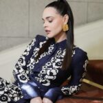 Fabiola Guajardo Instagram - Encontrar mi propio estilo ha sido un proceso de prueba y error que aún sigo explorando, un viaje que traerá aprendizaje haciendo siempre más divertido el camino.
Qué linda plática tuvimos @atenea.morales @voguemexico gracias @karlamartinezdesalas por invitarme!
 #espaciovogue