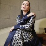 Fabiola Guajardo Instagram - Encontrar mi propio estilo ha sido un proceso de prueba y error que aún sigo explorando, un viaje que traerá aprendizaje haciendo siempre más divertido el camino.
Qué linda plática tuvimos @atenea.morales @voguemexico gracias @karlamartinezdesalas por invitarme!
 #espaciovogue