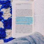 Clara Galle Instagram - Tengo 21 años y me afecta lo que pasa en el mundo.
Me atrevo a decir que hay muchos más jóvenes que, en situaciones privilegiadas o no, dan vueltas a aspectos sociales y tan distintos conflictos que inundan el panorama actual, y el panorama anterior, porque no difieren tanto, a fin de cuentas. 
El poder de ser conscientes de lo que ocurre en nuestras vidas y en las de otros es una capacidad que se desarrolla por voluntad propia. Cuando la finalidad de documentarse sea entender y no dar forma a una opinión individualista nacerá la empatía.
Cuando pienso que no puedo dar solución a realidades tan complejas, me acuerdo que tengo la posibilidad afortunada de informarme. 
Tengo 21 años, hay muchas cosas que no entiendo, y quiero comprender por qué se repiten una y otra vez.

•Imagen 1: Exposición “El muro de Berlín, un mundo dividido”. (Fundación Canal)
•Imagen 2 y 3: Libro “Tía Buena” de Alberto Olmos.
•Imagen 5 y 6: Libro “Apeirógono” de Colum McCann.
*Imagen 7 y 8: Exposición “Amazônia” de Sebastião Salgado (Fernán Gómez Centro Cultural)
*Imagen 9: Fragmento del libro “Artemisa” de  Jean Shinoda Bolen.