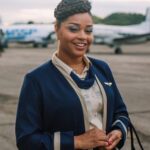 Juliana Alves Instagram - Atenção tripulação: comissária Cláudia voando pelo seu feed 💙✈️

‼️‼️Atenção para a chamada: 
Voo VASP 375 HOJE nos cinemas de todo o Brasil. Embarque conosco nesta viagem inesquecível! 

Um filmaço @estudioescarlate @stardistributionbr 
Direção @marcusbaldini 
Fotografia @rhebling_junior 
Roteiro @mikaeldealbuquerque 

#osequestrodovoo375 #cinemanacional