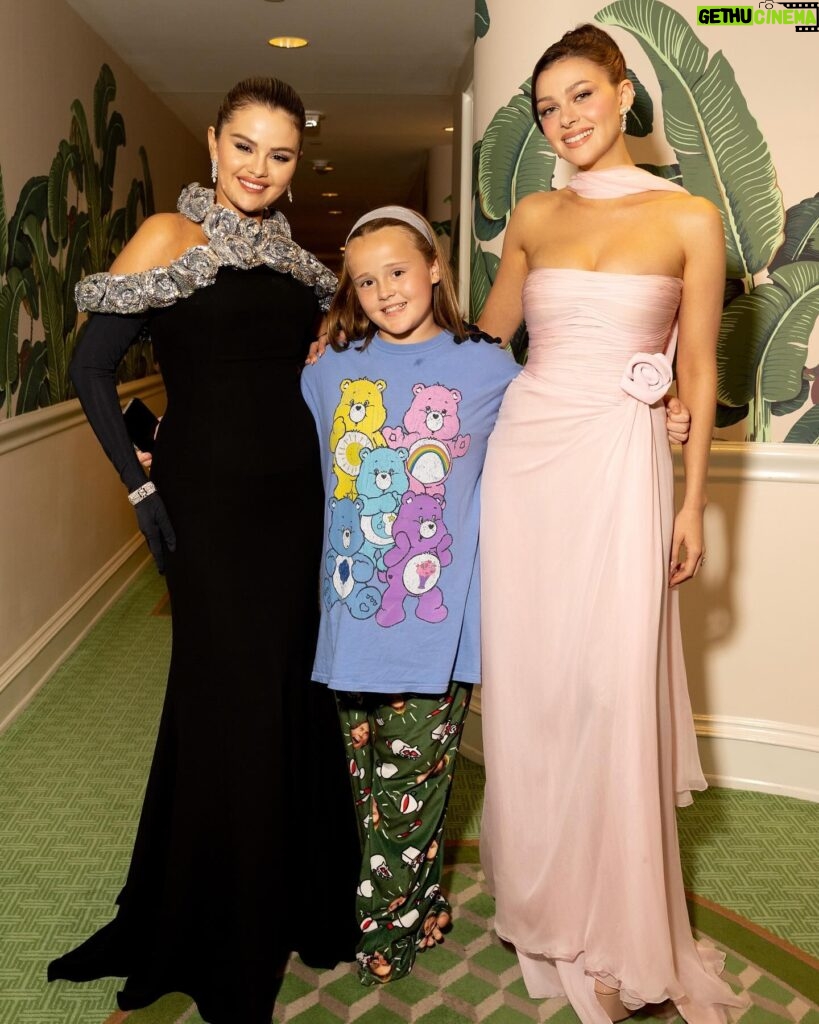 Nicola Peltz Beckham Instagram - thank you so much for having me last night @academymuseum what a special night 🎀🪽🎀 (gracie’s outfit is iconic !!! )