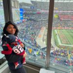 Chanel Iman Instagram - Our baby girl Capri’s first football game🏈 @chauxdown ❤️Team Godchaux @patriots 🙌🏾