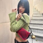 BIBI Instagram - 방울방울 귀여운 가방으로 미리메리크리스마스❤️ #Ad @burberry