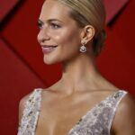 Poppy Delevingne Instagram - The 2023 #FashionAwards 🤍 @britishfashioncouncil 
Congratulations to all those involved… 
Such a magical night celebrating SO much talent in one room. Thank you for having me @donjuliotequila 

Dream Dress ~ custom @emiliawickstead ✨
Styled by my LOVE ~ @oliviabuckingham 
Jewels ~ @bulgari 
Accessories ~ @rogervivier 

Hair ~ @kjfowles 
Make Up ~ @irinacajvaneanu 
Skin ~ @keren_bartov
*takes a village. Love yous.

Images ~ @garethcattermole for @gettyimages 
And the loveliest @moeez 📸