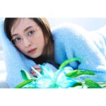 Nozomi Sasaki Instagram - .
新作eyewear🩵
私にとってメガネは欠かせない存在！
カラーレンズだけが、UVカットかと思いがちですが、クリアレンズでも、しっかりUVカット！しかも99.9%もカット👓（私もデザインするまでは、勝手にそう思い込んでいました…😅）
ですので、夏以外も日差しはあるのでオールシーズン使ってます。
目から日焼けもするみたいなので☀️

iNtimitéのサイトからご購入いただくと、UVカットレンズがついています！

iNtimité by EYEVANのメガネは、デザインだけでなく、軽くて一日中着けていても、疲れないように作っています🫧

是非チェックしてくださると嬉しいです！

#iNtimitebyEYEVAN

=====
＜iNtimité by EYEVAN 新商品販売のお知らせ>
12/7（木）18:00~
iNtimite by EYEVAN 2024 Spring & Summer の新作を販売させていただきます！
 
長時間掛けてもストレスの少ない軽さや、掛け心地に配慮しながら、シンプルで洗練されたデザインをベースに、ニュアンスのあるカラーリングや、ジュエリーに用いられるハンマー打ちのような繊細なディティールを用いて、彩りと華やかさを演出したコレクションを展開しています。

＜着用モデル＞
INE-1005 G/MILKPNKH
上品なゴールドのフロントは、ハーフリム七宝でアイメイクのような彩りと質感をプラス。
β-チタンのしなやかさを生かした細身のデザインで、程よい存在のあるアイウェアになります。
=====