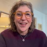 Mayim Bialik Instagram - Hillel is calling all students and community members: It’s time to stand up to antisemitism and share why you’re proud to be Jewish! Use the hashtag #OwnYourStar to showcase YOUR Jewish pride — post a photo or video of your Star of David, menorah, spinning dreidels, or sizzling latkes...or a Jewish experience that made you smile. Antisemitism has no place to hide when our stars shine together! @hillelintl