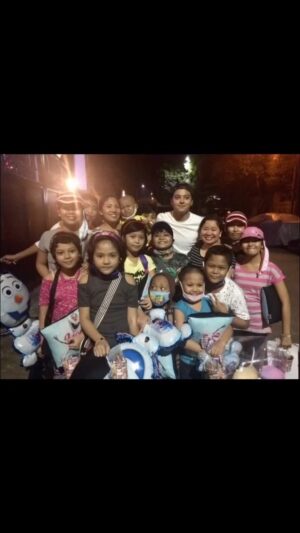 Karla Estrada Instagram - Halos isang Dekada na ang pagbibigay saya 
Sa mga mumunting angel na naging insperasyon ng nakararami.🙏🏻