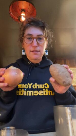 Mayim Bialik Instagram - It’s Chanukah 🕎 time. And latke making time. Let’s talk about it.