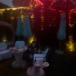 Şevval Sam Instagram - İstanbul’a tatile gelmek bana çok iyi geldi😉😁 @sixsenseskocatasmansions @sixsensesspaistanbul 
@sax.turkiye 
@torolatingastroistanbul 
#christmasmarket