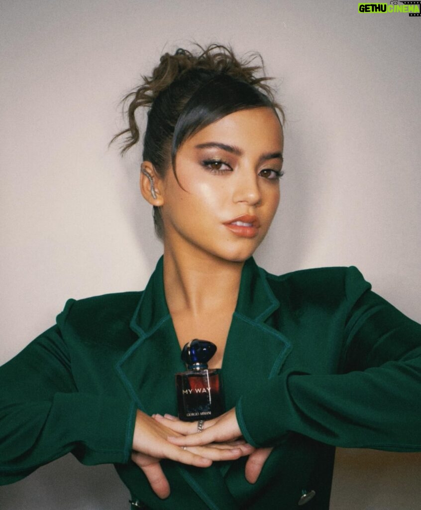 Isabela Merced Instagram - Can’t forget a spritz of My Way by @armanibeauty before attending Elle’s Women in Hollywood event. Thank you @ninagarcia and the team at @elleusa for yet again bringing so many incredible women together to celebrate each other’s achievements. I am happy to be in their presence and I am not forgetting to soak up as much wisdom as I can. #ARMANIMYWAY