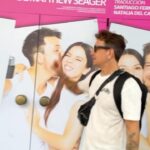Nicolás Vázquez Instagram - Sólo 70mts me separan de un teatro al otro. Estoy feliz y agradecido de contar estas historias tan distintas, pero que a las dos las une lo mismo: hacen bien. No podría hacerlo sin el equipo espectacular que me acompaña. Gracias al público por confiar y acompañarnos tanto! Todo lo que me desean a mi, el doble para ustedes! 🙌🏽🎭♾️