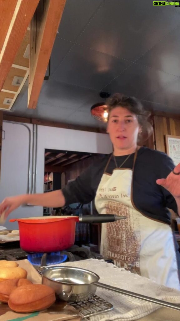 Mayim Bialik Instagram - Frantically frying sofganiyot for Chanukah 🕎😅🎉