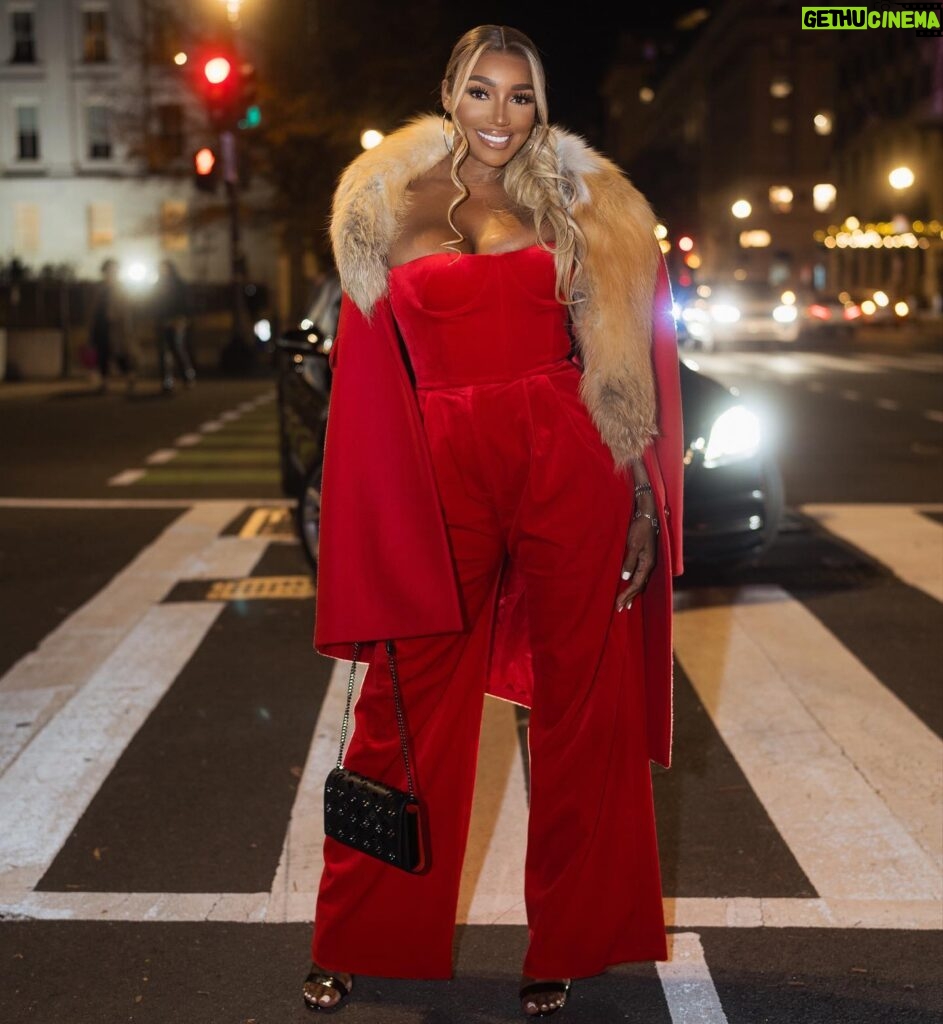 NeNe Leakes Instagram - SWIPE: Heyyyy y’all. I am at the White House
I had the pleasure of being invited to the White House holiday party and invited to the vice president’s home for a holiday mixer.

I couldn’t believe the number of people approaching me with so much love! I just thank y’all so so much❤️

Can you believe in the vice president’s office when they are having fun that they say some of my 1 liners?!?!🫢😜

Thank you to everyone that had a hand in getting me here. Ohhh what a nite. I have so many pictures and videos that I will post in my story. 

Bustier: @alexperryofficial 
Pants: @alexperryofficial 
Coat: #michaelkors 
Shoes: #christianlouboutin 
Bag: #christianlouboutin 
Glam: @michannamurphy 
Hair: @phrenchmade 
📸 @rodonis301
#DMV
