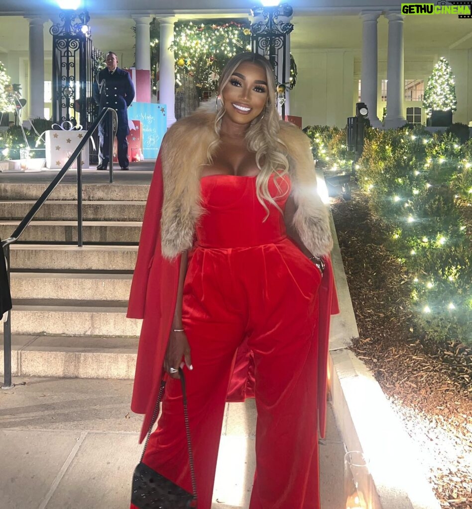 NeNe Leakes Instagram - SWIPE: Heyyyy y’all. I am at the White House
I had the pleasure of being invited to the White House holiday party and invited to the vice president’s home for a holiday mixer.

I couldn’t believe the number of people approaching me with so much love! I just thank y’all so so much❤️

Can you believe in the vice president’s office when they are having fun that they say some of my 1 liners?!?!🫢😜

Thank you to everyone that had a hand in getting me here. Ohhh what a nite. I have so many pictures and videos that I will post in my story. 

Bustier: @alexperryofficial 
Pants: @alexperryofficial 
Coat: #michaelkors 
Shoes: #christianlouboutin 
Bag: #christianlouboutin 
Glam: @michannamurphy 
Hair: @phrenchmade 
📸 @rodonis301
#DMV