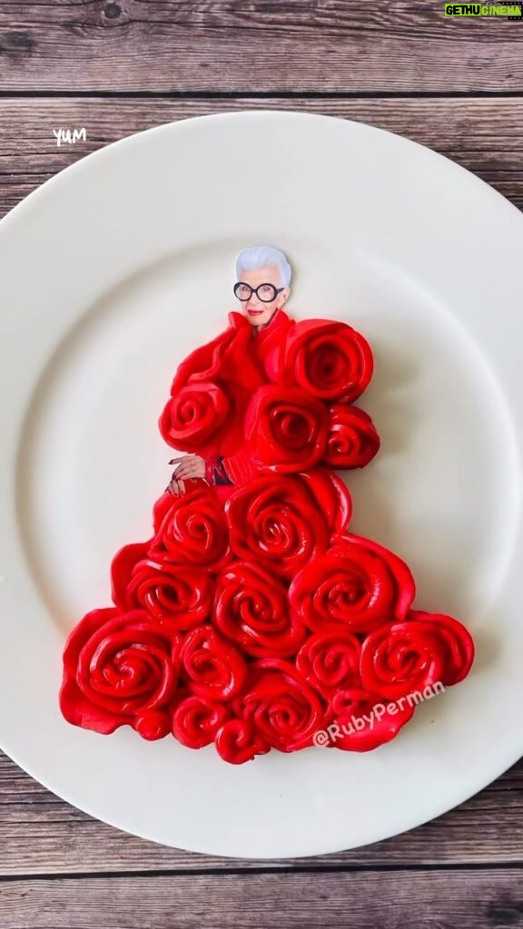 Iris Apfel Instagram - What a delicious #FanArtFriday! 🌹
🎨: @rubyperman