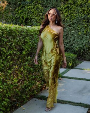 Jeannie Mai Instagram - I’m just so thankful these days. Thankful for conversations. Thankful for laughs. Thankful for insight. Thankful for revelation, for truth. I’m thankful to have a soul that races to find the love and the light. The more grateful I am, the more beauty I see 🌱