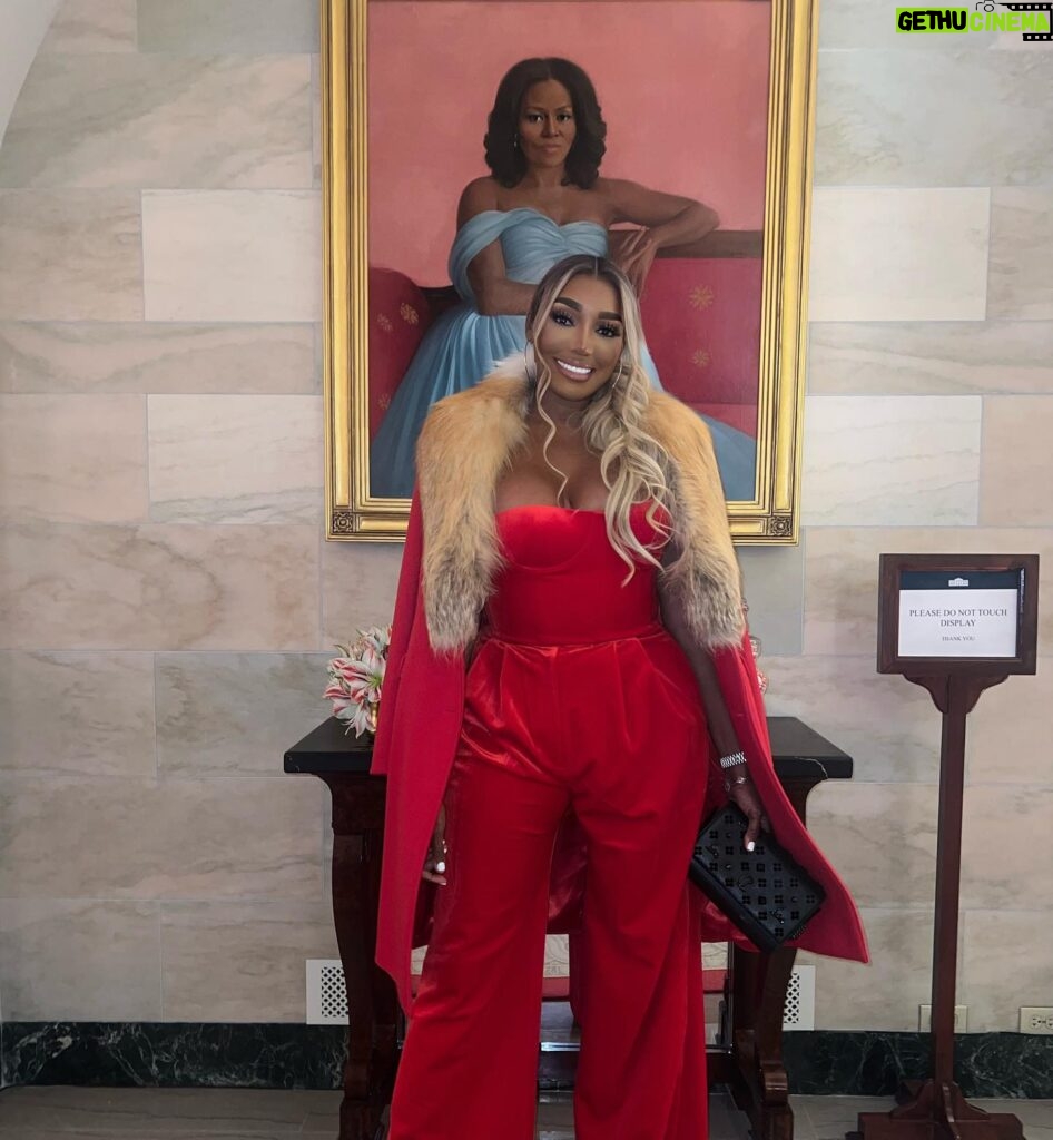 NeNe Leakes Instagram - SWIPE: Heyyyy y’all. I am at the White House
I had the pleasure of being invited to the White House holiday party and invited to the vice president’s home for a holiday mixer.

I couldn’t believe the number of people approaching me with so much love! I just thank y’all so so much❤️

Can you believe in the vice president’s office when they are having fun that they say some of my 1 liners?!?!🫢😜

Thank you to everyone that had a hand in getting me here. Ohhh what a nite. I have so many pictures and videos that I will post in my story. 

Bustier: @alexperryofficial 
Pants: @alexperryofficial 
Coat: #michaelkors 
Shoes: #christianlouboutin 
Bag: #christianlouboutin 
Glam: @michannamurphy 
Hair: @phrenchmade 
📸 @rodonis301
#DMV