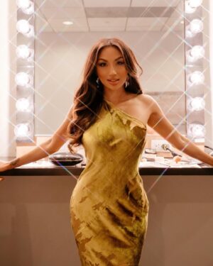 Jeannie Mai Instagram - I’m just so thankful these days. Thankful for conversations. Thankful for laughs. Thankful for insight. Thankful for revelation, for truth. I’m thankful to have a soul that races to find the love and the light. The more grateful I am, the more beauty I see 🌱