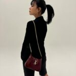 BIBI Instagram - 구찌의 뉴 디자이너 사바토 데 사르노가 재해석해 선보인 루소 앙코라 컬러의 뉴 재키백! 빤딱빤딱해✨ 
@gucci #GucciJackieNotte #GucciJackie #Ad