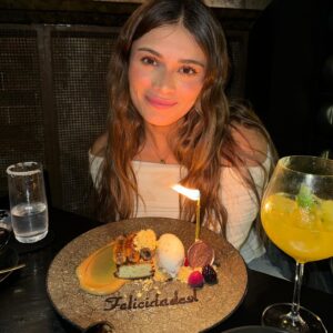 Daniela Calle Instagram - 27!🎂

1. Primera vez que cumplo en Mexico y me cantan las mañanitas 🇲🇽🫔🌯🌮
2. Cierre de un retiro que hice donde conocí personas que me llevo en mi corazon para toda la vida❤️‍🔥
3. El amor me recogió y me llevo a una sorpresa hermosa de 🐴🥹 
4. También comi nigiris 🍣
5. Un cumpleaños muy diferente pero MUY especial. 
6. Con el corazon muy agradecido por todo el amor que recibí🫶🏼