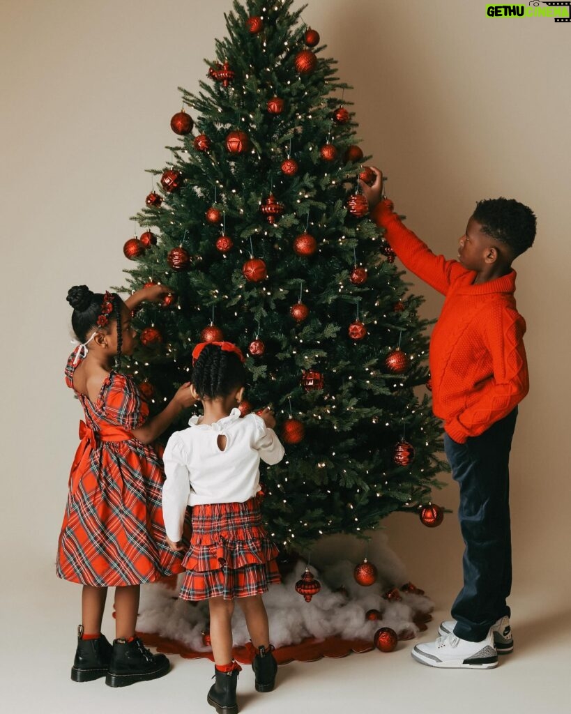 Chanel Iman Instagram - With Christmas only a week away. Happy holidays from our family to yours 🎄❤️