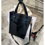 Nozomi Sasaki Instagram - ❤︎
今日も、#iNtimite ブランドBookのbag！ベビーカーにもフックを付けてかけてる。
撮影終わって少し休憩☕️
こういう時間も大事👍