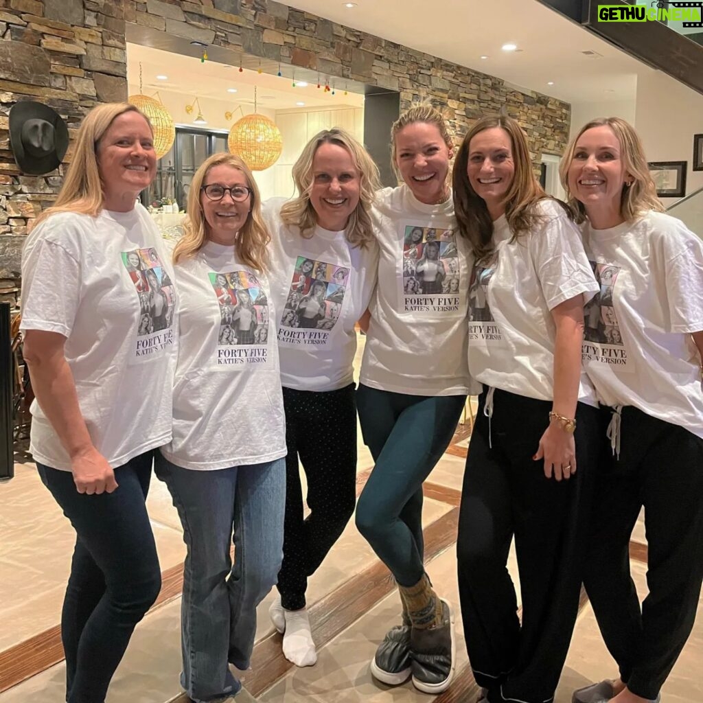 Katherine Heigl Instagram - So grateful to these extraordinary women for making their way to Utah to celebrate my 45th with me! It was truly a magical couple of days just soaking in all the love and laughter and soul renewing connection. I love you guys so much and thank the heavens every day that I am making this journey through life with you all by my side! And a big thank you to Caroline at @clementinedesignaz for turning my home into the most magical mystical space to celebrate in!