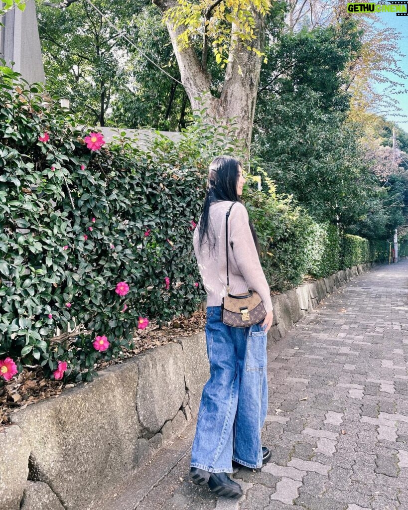 Kōki Instagram - OOTD 💗🍀
気晴らしに公園でゆっくり☺️

Photo by sis 📸

💼 Merci @louisvuitton