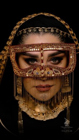 Elham Hamidi Instagram - 🦋
چو ایران نباشد تن من مباد ❤️ 

تقدیم به تمام مردم شریف ایران زمین ، در هر کجای این مرز و بوم 🤍
و تقدیم به استاد شهرام ناظری عزیز که با شنیدن صدای بی تکرارشان ، هر لحظه قلبمان برای ایران میتپد ✨

این اثر برگرفته از جهان پر احساس ناشنوایان عزیزمان است که به تصویرمان ، رنگ و روح دیگری بخشید ...

ایده پرداز و کارگردان : مریم رهنما 
به همراهی تیمی هنرمند و خلاق 
و با تشکر از حضور پر مهر بازیگران هنرمند کشورمان 🩷

Beautiful actresses : 
@nasimadabi 
@elhamhamidiiii 
@maryam_kavyani 
@sahra_asadolahi 
@hadisfouladvand 
@heliaemami 
@monakaramiofficial 
@javanehdelshad_ 
@maryam.shiraziii 
@sabamohammadi2008 
@setayeshmosavii 

Makeup Artists : 
@maryamrahnama__ 
@hadiseinali 
@soodabesadat_makeup 
@atiiisa_ 
@mahsatabassom_mua 
@fatima_ahdi_makeup 
@samanehshadi_makeup 
@elizaa_mua 
@mahnazbakhshayesh_ 
@kiana__makeup 
@mandana.amin_mua 

Hairstylists : 
@minanorozi_hairstyle 
@sepidehrezaee_hairstyler 
@zara_hairartist 
@panteaahairdresser 
@ailar_hairstyle 

Beauty salon : 
@maryamrahnamabeauty 

Dress designers : 
@sin.s_collection 
@diya.bride 
@taktincenter 
@abayat.bent.alsheikh 
@gallery.nazkhatoon 
@ala.mezon.97 
@toktamrezaeii 
@hoor_esfahan_gallery 

Film and photo : 
@falifilm 
@amirabbasi.dp 
@alirezazlt 

Singer : 
@shahram.nazeri.official 

Composer:
@peyman.soltani.official

Publisher:
@raharecordss

Poem:
@womenofmusic.ir

Iran Association of the Deaf : 
@isdpf 

Special thanks to : 
@zaban.eshare2 

✨✨✨
#یلدا #سنت #شب_چله #ایران #لباس_محلی #وطن #شهرام_ناظری #بازیگران_زن #زبان_اشاره #ناشنوایان #مریم_رهنما 
#iran #yalda