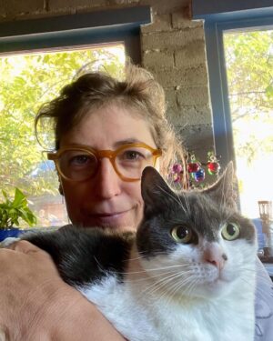 Mayim Bialik Instagram - She never sits on me. But she’s sitting on me. Taking this as a sign for only good things to come. Thanks for the inspiration, Addie!
